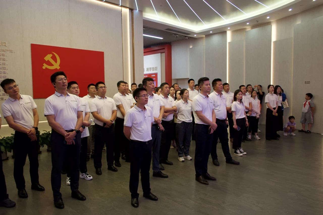 參觀一大會址 牢記光榮使命